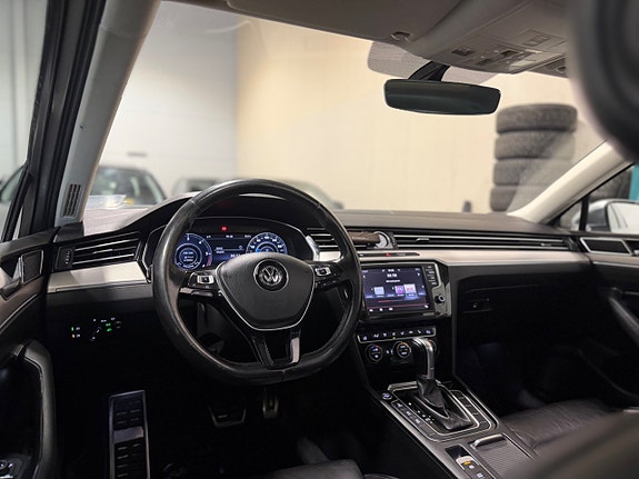 Volkswagen Passat Alltrack 17 of 30