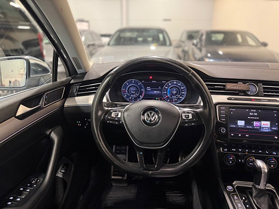Volkswagen Passat Alltrack 16 of 30