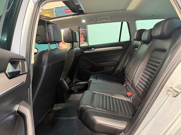 Volkswagen Passat Alltrack 14 of 30