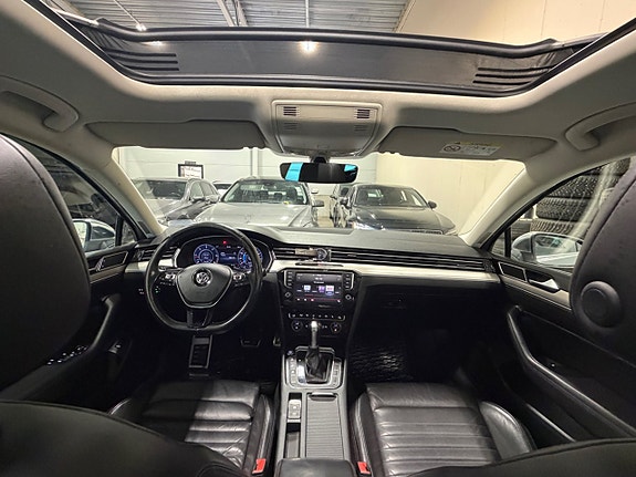 Volkswagen Passat Alltrack 15 of 30