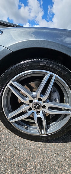 Mercedes-Benz E220 d 4 of 6
