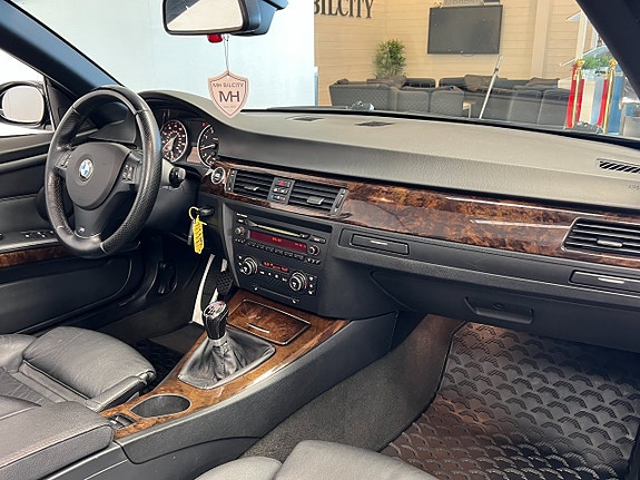 BMW 330d 12 of 16