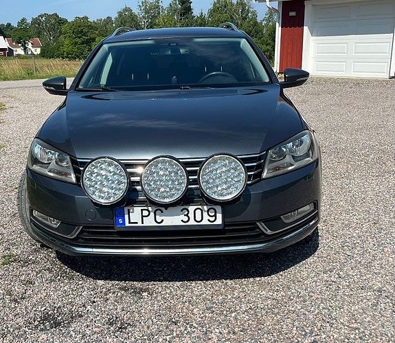 Volkswagen Passat 2 of 8