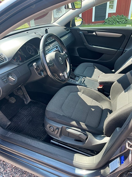 Volkswagen Passat 4 of 8