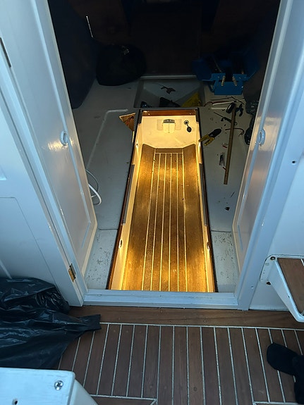 Smuggler 28 C2 8 of 13