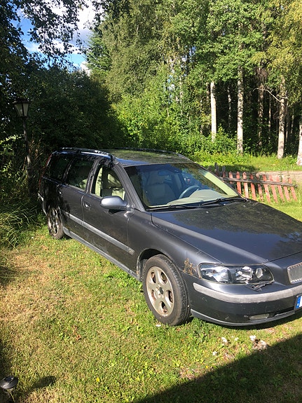 Volvo V70 3 of 3
