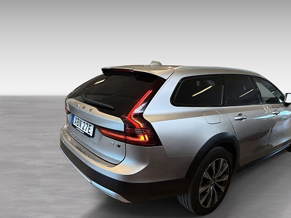 Volvo V90 Cross Country 7 of 19