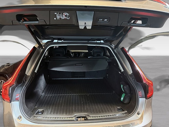Volvo V90 Cross Country 6 of 19