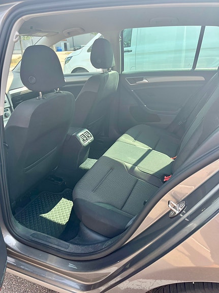 Volkswagen Golf VII 6 of 10