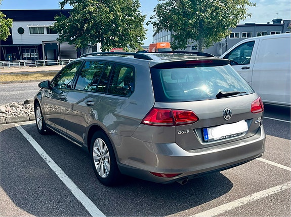 Volkswagen Golf VII 2 of 10