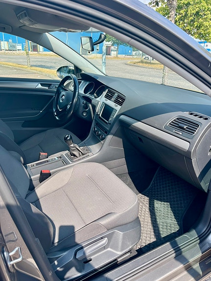 Volkswagen Golf VII 8 of 10