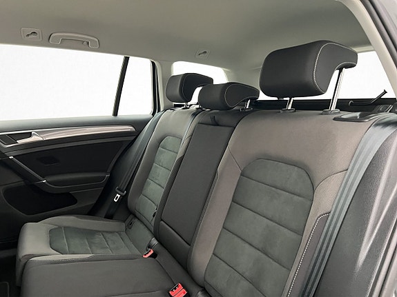 Volkswagen Golf Alltrack 16 of 30