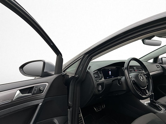 Volkswagen Golf Alltrack 11 of 30