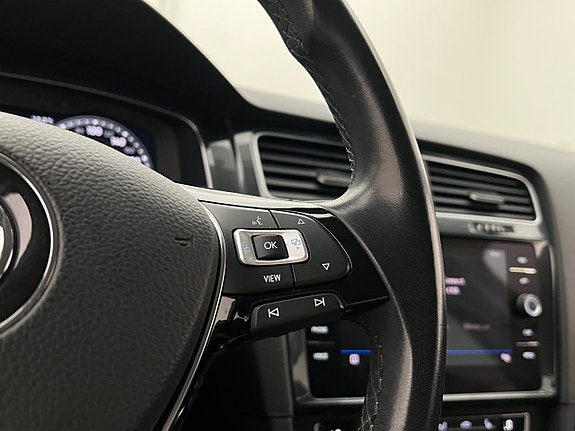 Volkswagen Golf Alltrack 18 of 30
