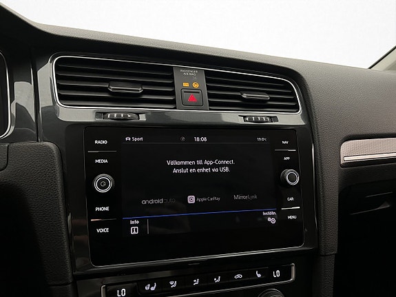 Volkswagen Golf Alltrack 23 of 30