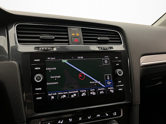 Volkswagen Golf Alltrack 22 of 30