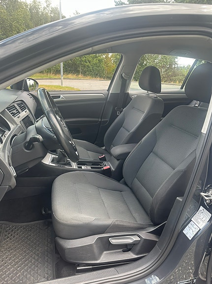 Volkswagen Golf VII 11 of 12