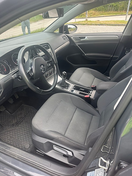 Volkswagen Golf VII 6 of 12