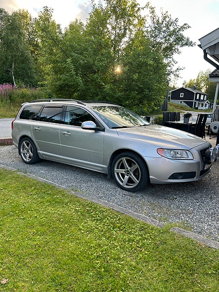 Volvo V70 4 of 5