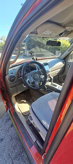 Jeep Cherokee 10 of 14