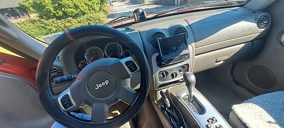 Jeep Cherokee 12 of 14