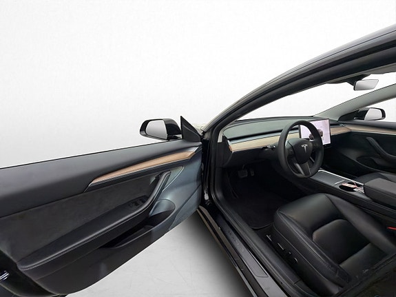 Tesla Model 3 11 of 30
