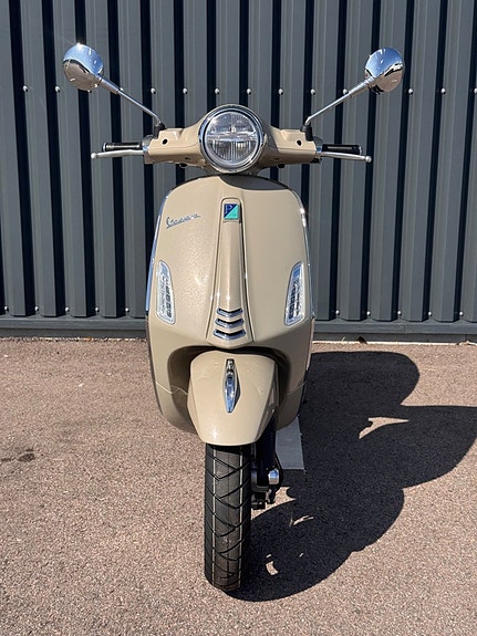 Vespa Primavera 50 3 of 5