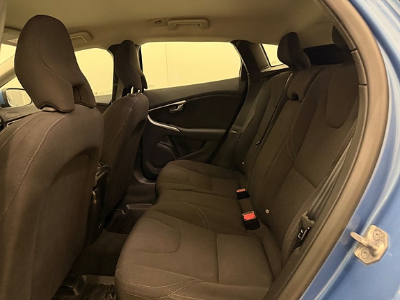 Volvo V40 25 of 25