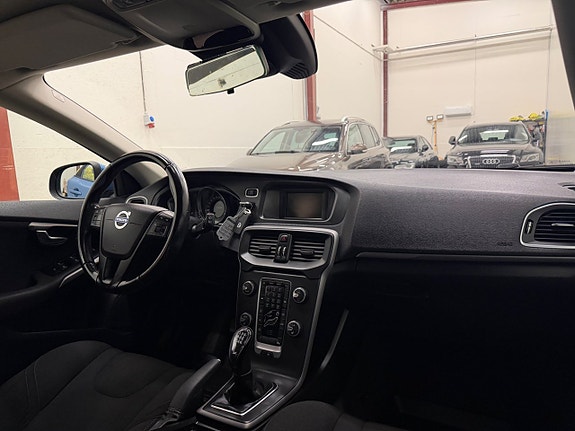 Volvo V40 23 of 25