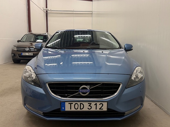 Volvo V40 3 of 25