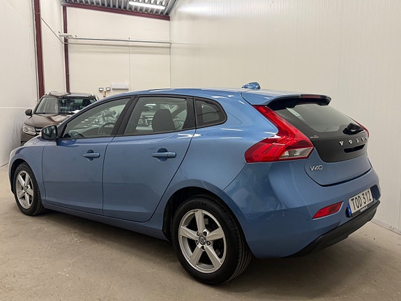 Volvo V40 12 of 25