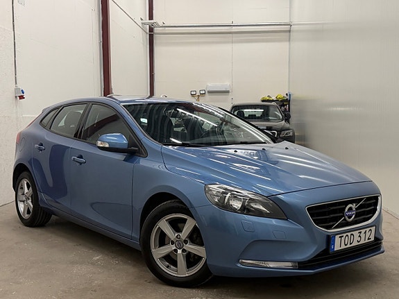 Volvo V40 2 of 25