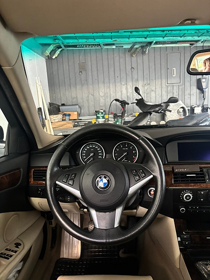 BMW 523i 13 of 14