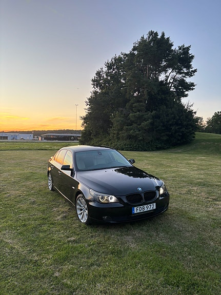 BMW 523i 2 of 10