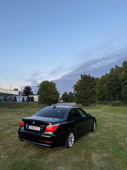 BMW 523i 3 of 10