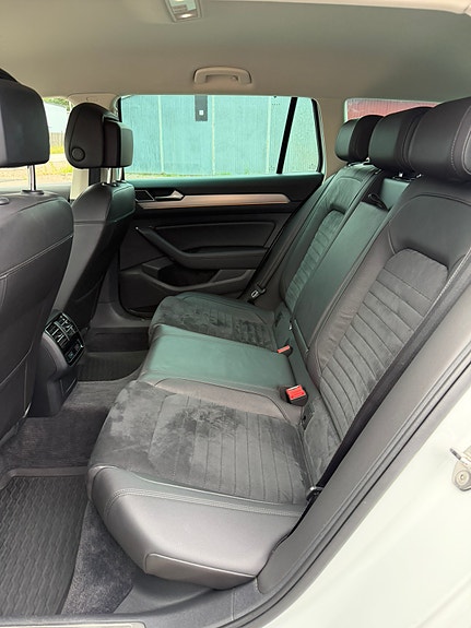 Volkswagen Passat 18 of 23
