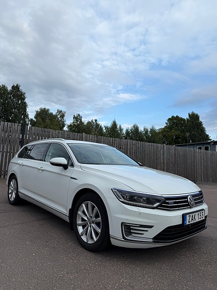 Volkswagen Passat 4 of 23