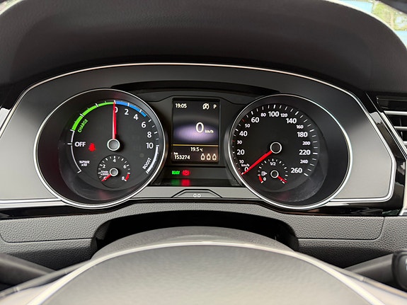 Volkswagen Passat 14 of 23