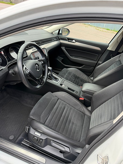 Volkswagen Passat 13 of 23
