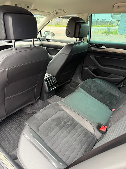Volkswagen Passat 19 of 23