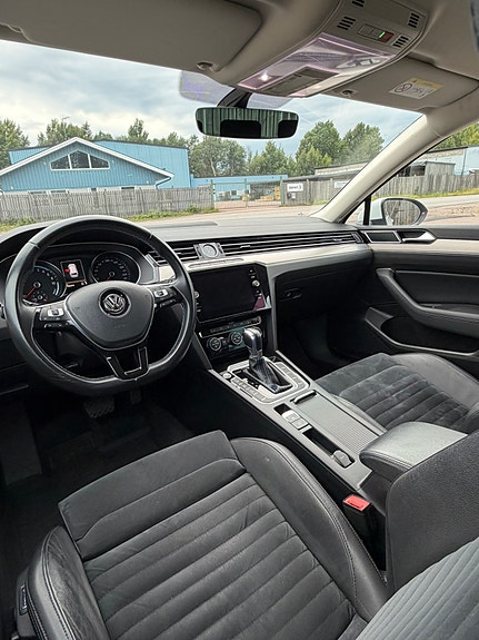 Volkswagen Passat 16 of 23