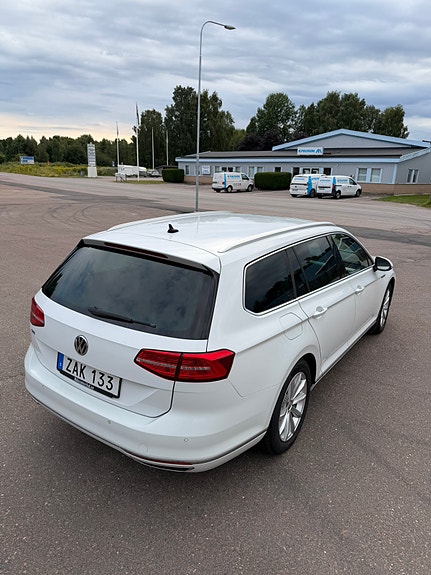 Volkswagen Passat 5 of 23