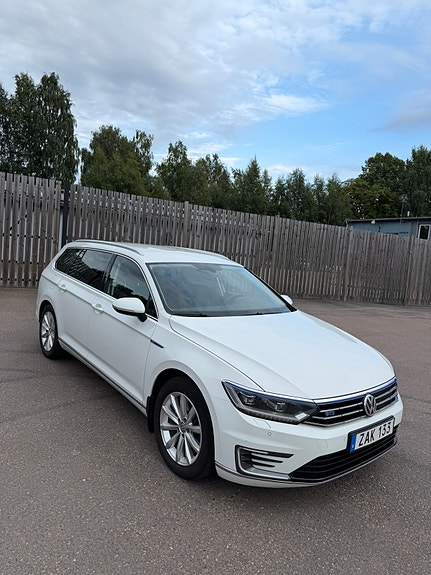 Volkswagen Passat 3 of 23