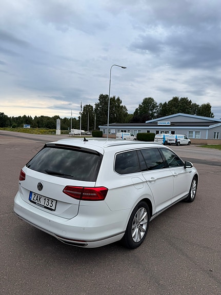 Volkswagen Passat 7 of 23