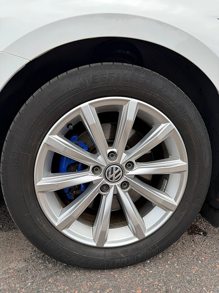 Volkswagen Passat 10 of 23