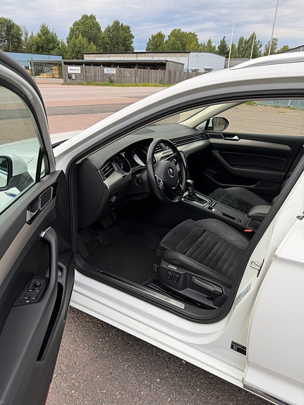 Volkswagen Passat 11 of 23
