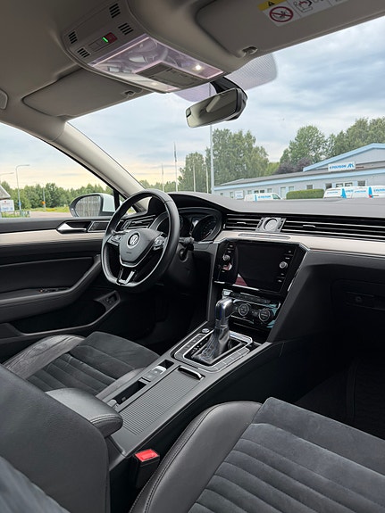 Volkswagen Passat 22 of 23