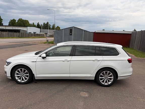 Volkswagen Passat 8 of 23