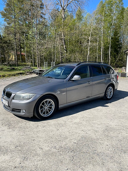 BMW 320d 2 of 7