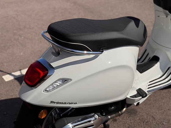 Vespa Primavera 50 2 of 4
